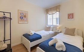 Downtown Flat With 46 Sqm Private Rooftop Terrace